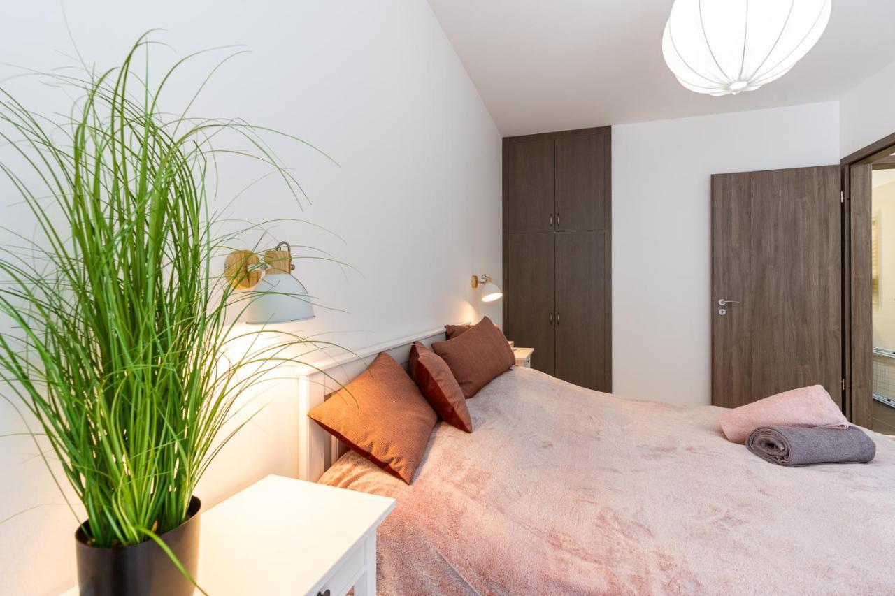 Modern & Newly Built Apartment With Private Garage Budapest Exteriör bild