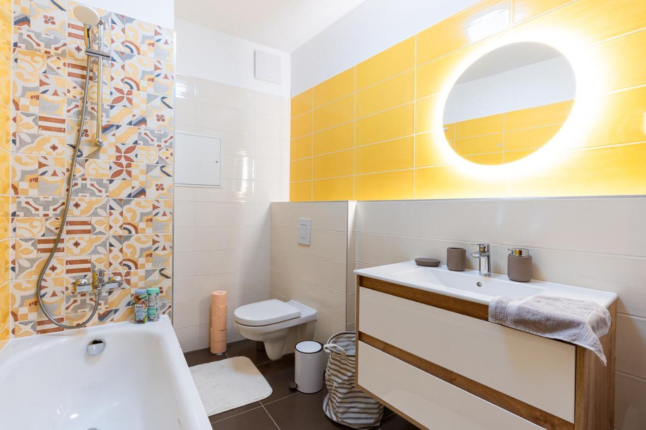 Modern & Newly Built Apartment With Private Garage Budapest Exteriör bild