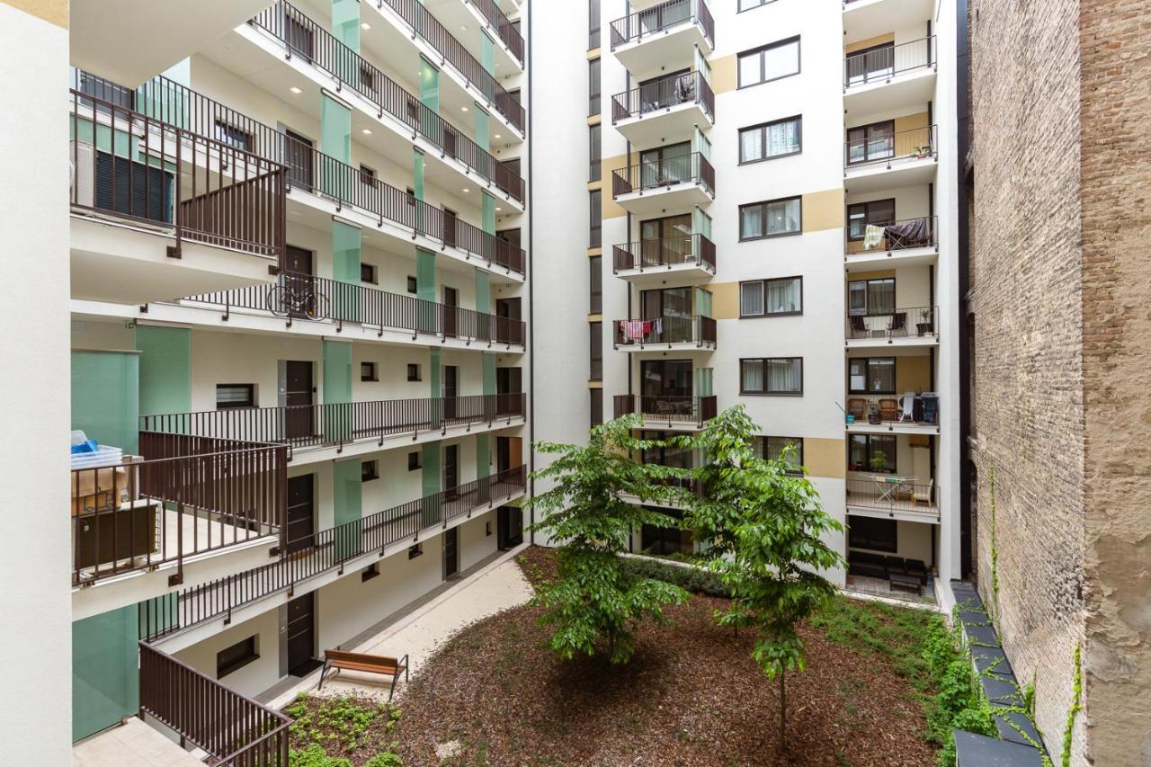 Modern & Newly Built Apartment With Private Garage Budapest Exteriör bild