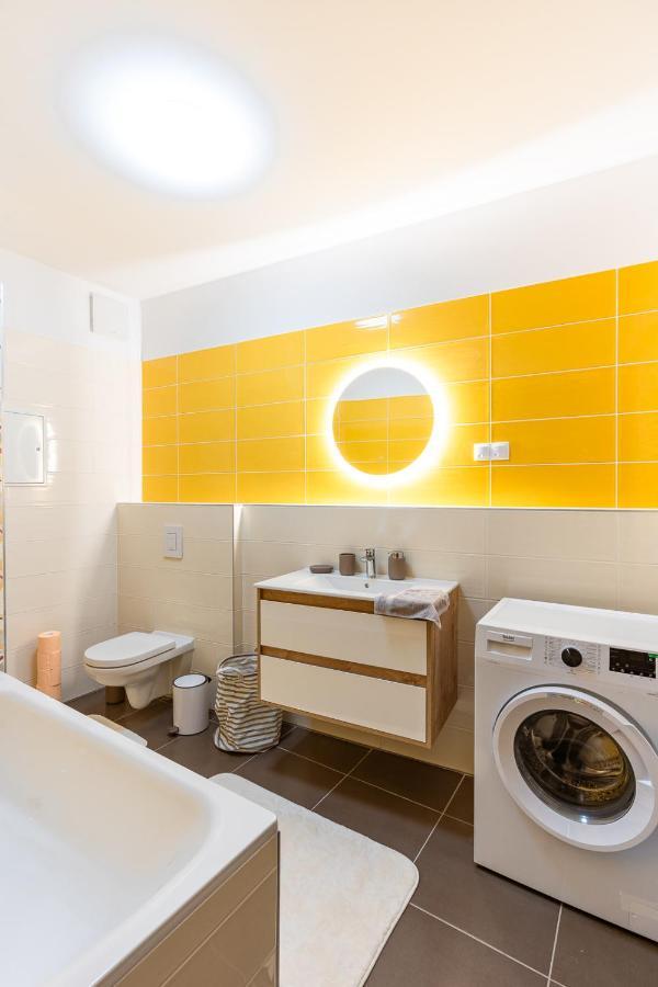 Modern & Newly Built Apartment With Private Garage Budapest Exteriör bild