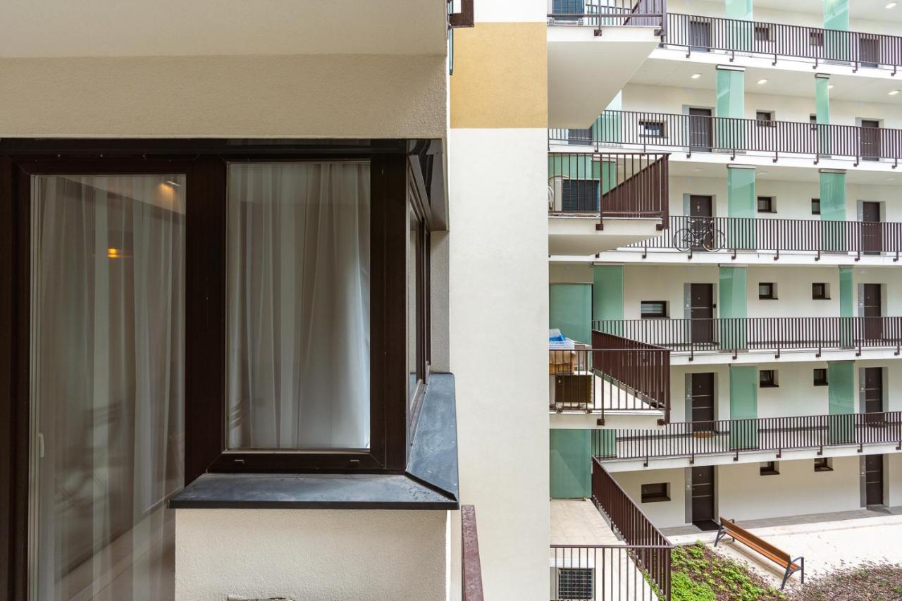 Modern & Newly Built Apartment With Private Garage Budapest Exteriör bild