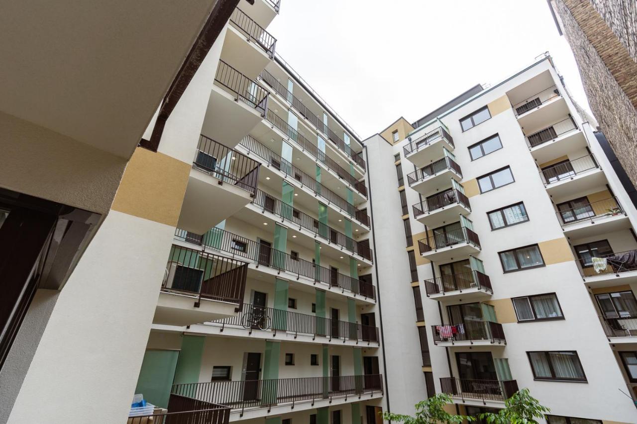 Modern & Newly Built Apartment With Private Garage Budapest Exteriör bild